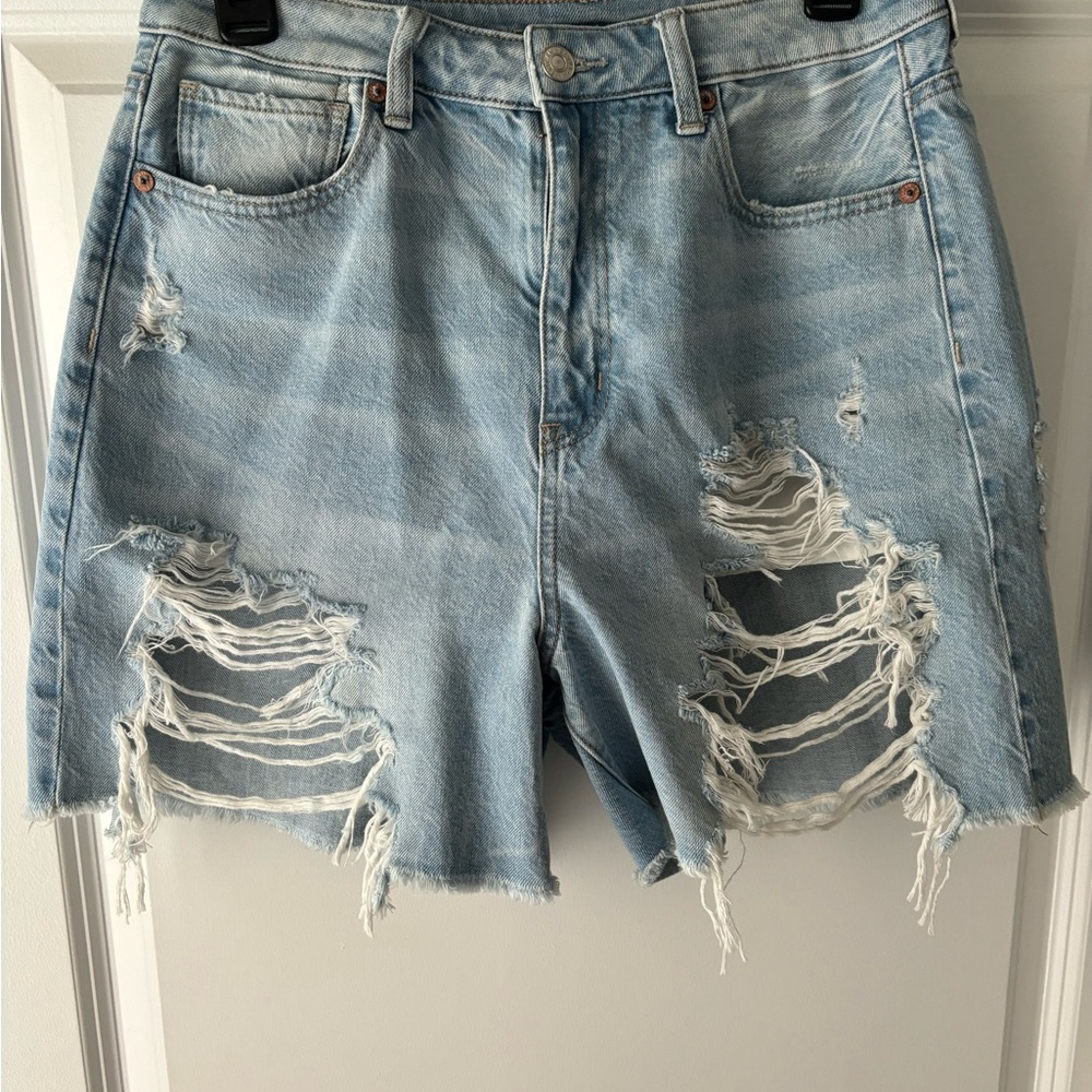 American Eagle Relaxed Mom Short